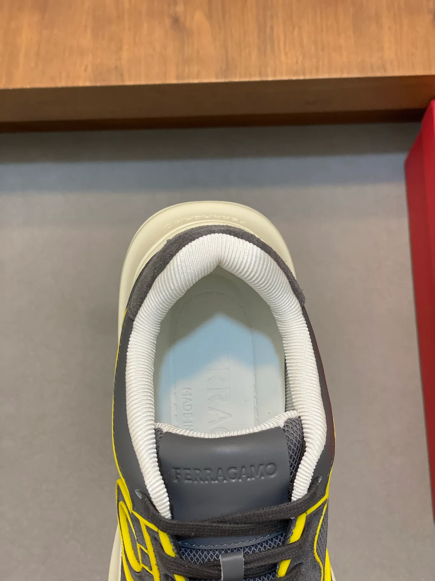 Men's men's shoes 💰700 [Ferragamo] Ferragamo - High-end quality original order - Upper: original cow suede leather with breathable mesh, brand logo sewn on the shoe body - Lining: brand canvas, foot pads; water-dyed cowhide - Outsole: rubber outsole - Super high quality control·Fine workmanship: Prominent (high-end·luxury·grade) Size: 38-44 (38 45, can be customized)